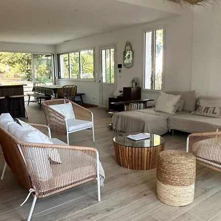Dedans-dehors - 10 Min From The Wifi Air Conditionated בית נופש *