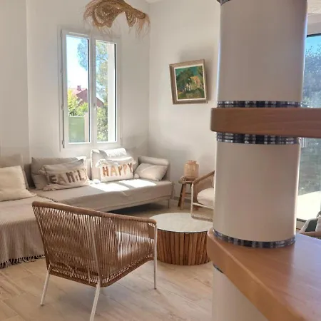 Dedans-dehors - 10 Min From The Wifi Air Conditionated *